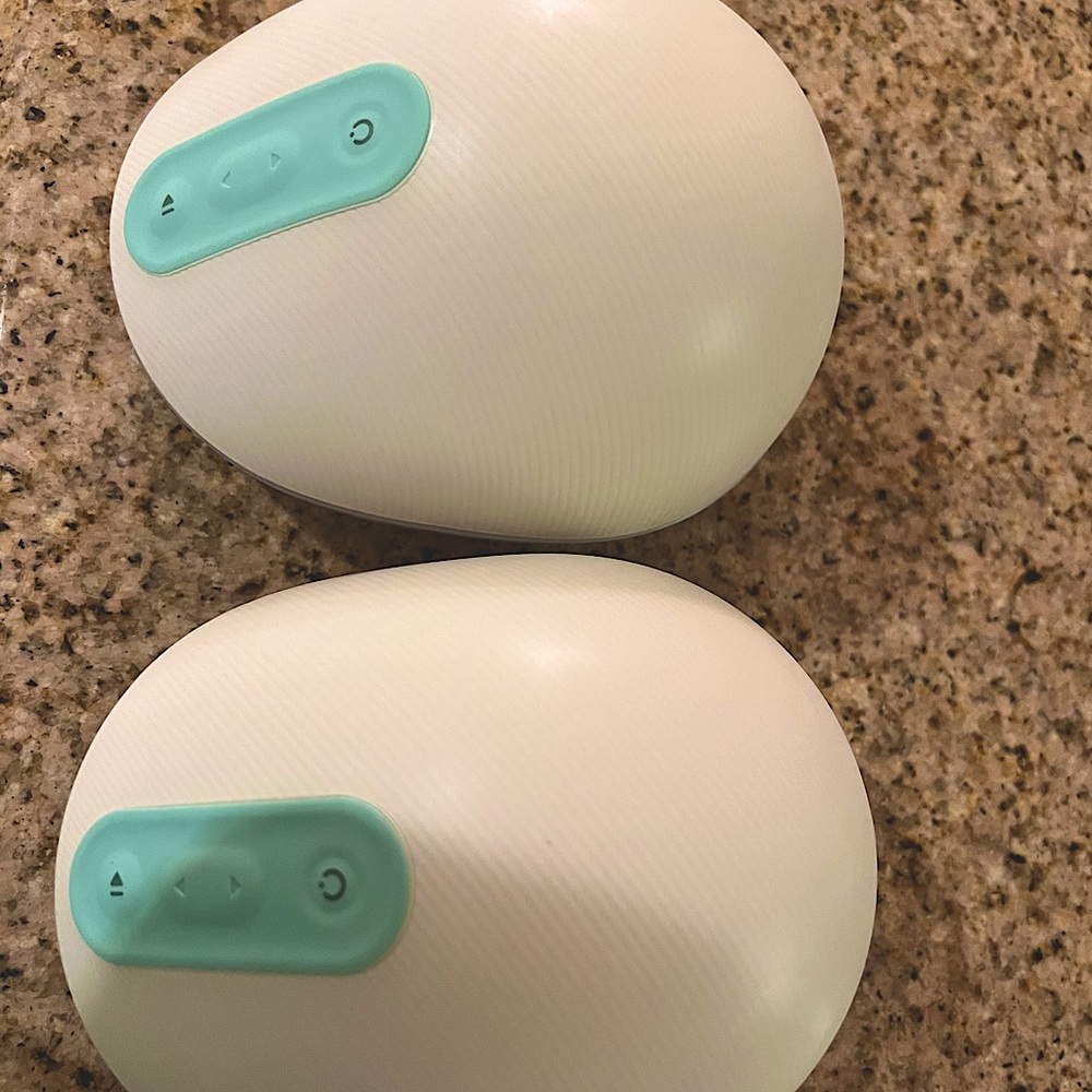 Willow pump! Never used just tried it on, I didn’t get breast milk. NO Charger.